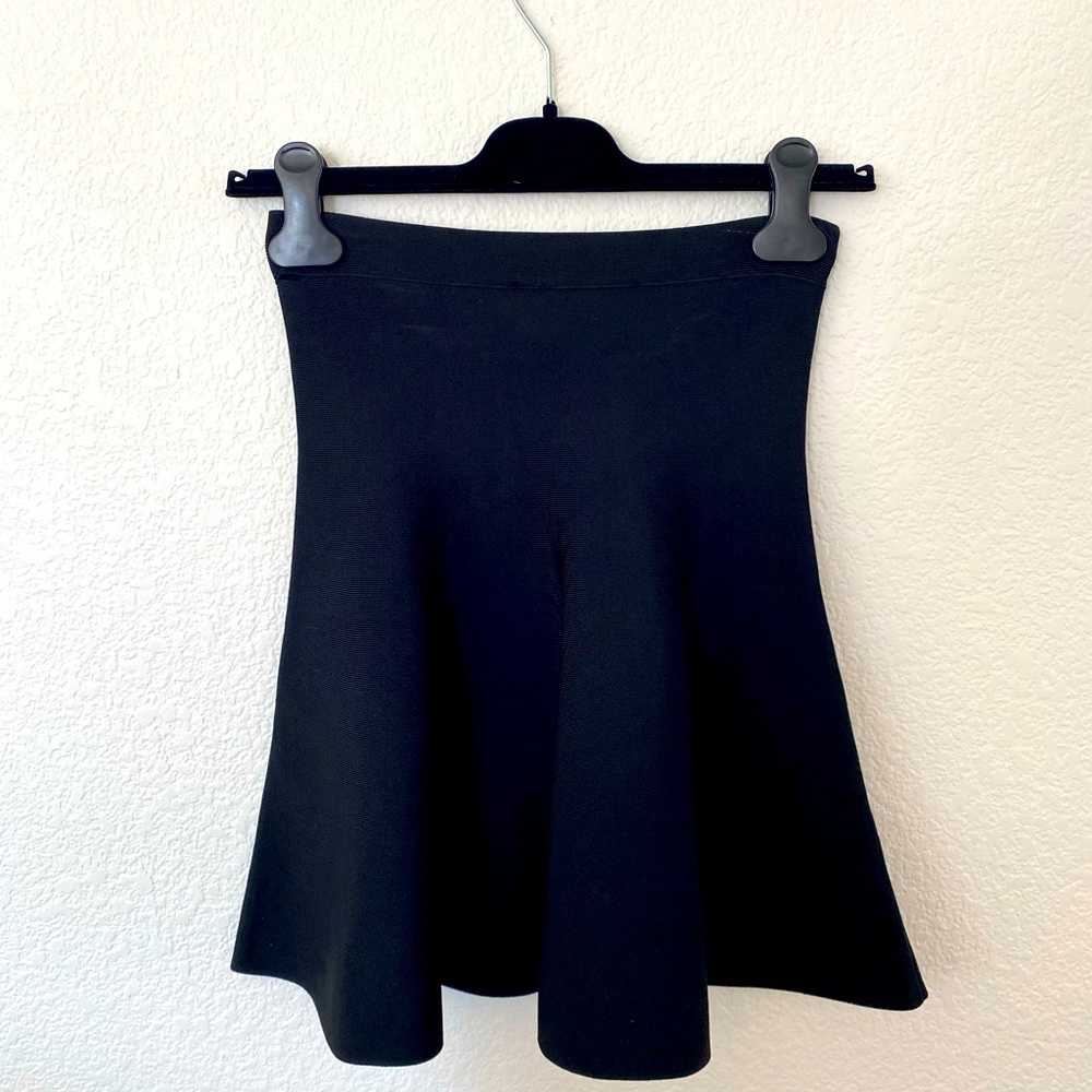 High waisted flirty black skirt